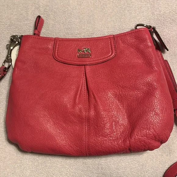 💕 👜 Pink Coach crossbody bag 👜💕 - Picture 2 of 8